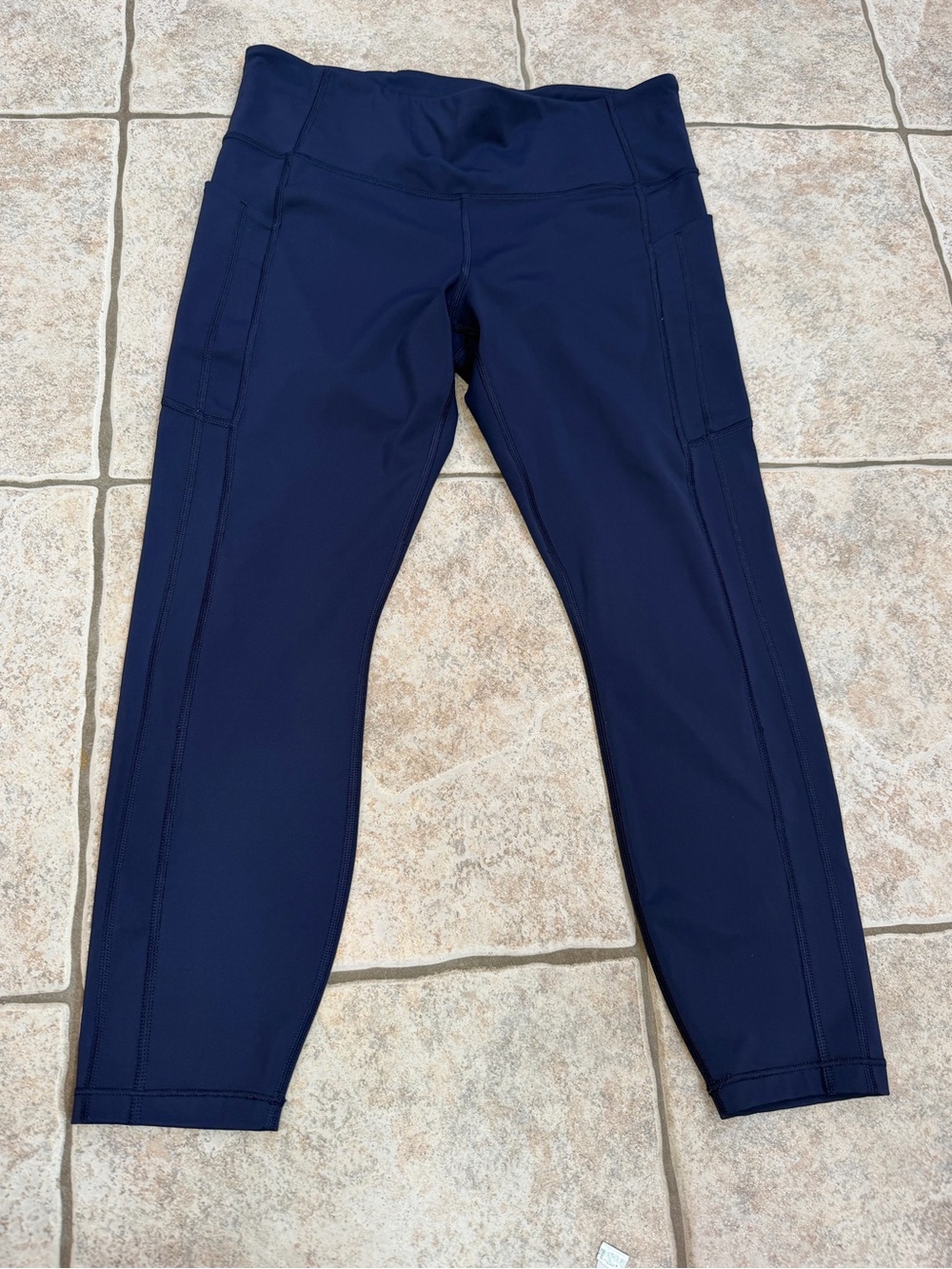 Women’s Athleta Ultimate Stash Pocket 7/8 Tight Navy Blue size large